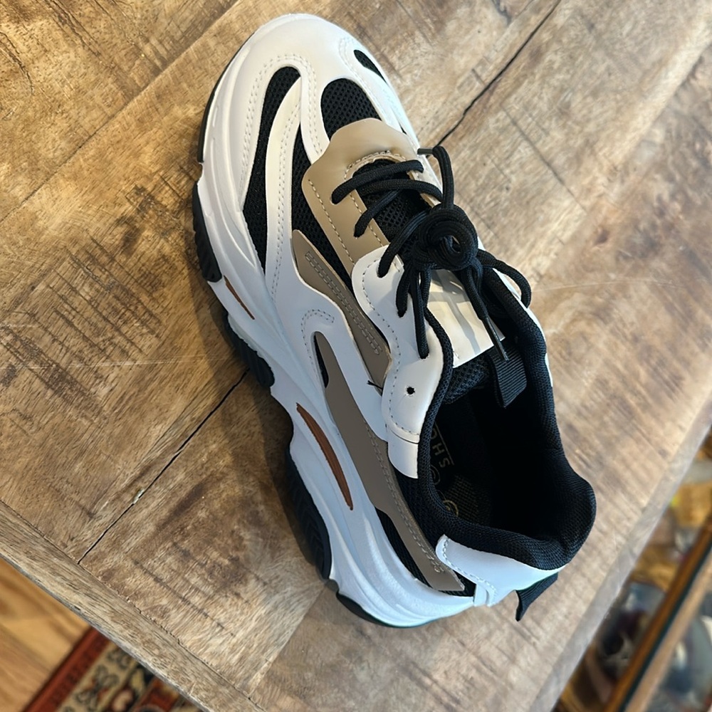 women’s chunky sneakers - size 7.5-8